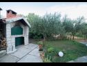 Apartmanok Damir - with garden: A1(6) Kastel Stafilic - Riviera Split  - ház