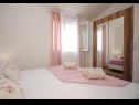 Apartmanok Damir - with garden: A1(6) Kastel Stafilic - Riviera Split  - Apartman - A1(6): hálószoba