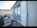 Apartmanok Damir - with garden: A1(6) Kastel Stafilic - Riviera Split  - Apartman - A1(6): terasz