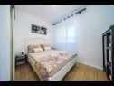 Apartmanok Ines - cosy with free parking: A1(4) Kastel Stari - Riviera Split  - Apartman - A1(4): hálószoba