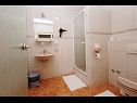Apartmanok és szobák Anka - with open jacuzzi: SA4(2), SA2(2), R1(2), R3(2), R5(2) Podstrana - Riviera Split  - Szoba - R3(2): fürdőszoba toalettel