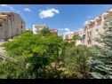 Apartmanok Jurica - 300 m from sea: A1 Lea(2+1), A2 Roko(2+1) Split - Riviera Split  - vegtáció (ház és környéke)
