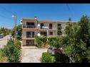 Apartmanok Jurica - 300 m from sea: A1 Lea(2+1), A2 Roko(2+1) Split - Riviera Split  - ház