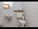 Apartmanok Jurica - 300 m from sea: A1 Lea(2+1), A2 Roko(2+1) Split - Riviera Split  - toalett