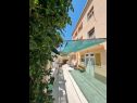 Apartmanok Edvard - garden terrace : SA1- zeleni (2), SA2- plavi (2) Split - Riviera Split  - Apartmanstudió - SA1- zeleni (2): kerti terasz