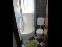 Apartmanok Niki - 5m from the sea: A1-Mande (3+1), A2 -Hela (4) Drvenik Veli (Drvenik Veli sziget) - Riviera Trogir  - Apartman - A1-Mande (3+1): fürdőszoba toalettel