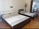 Apartmanok Anka- comfortable and affordable A2(3+2), A1(6) Marina - Riviera Trogir  - Apartman - A2(3+2): hálószoba