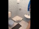 Apartmanok Anka- comfortable and affordable A2(3+2), A1(6) Marina - Riviera Trogir  - Apartman - A2(3+2): fürdőszoba toalettel
