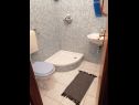 Apartmanok Anka- comfortable and affordable A2(3+2), A1(6) Marina - Riviera Trogir  - Apartman - A2(3+2): fürdőszoba toalettel