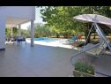 Házak a pihenésre Viki - with heated pool: H(6+1) Plano - Riviera Trogir  - Horvátország  - medence