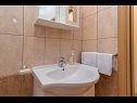 Apartmanok Vin - 40 m from sea: A1 (4+1), A2 (2+2), A3 (2+2) Seget Donji - Riviera Trogir  - Apartman - A3 (2+2): fürdőszoba toalettel
