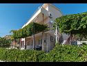 Apartmanok Vin - 40 m from sea: A1 (4+1), A2 (2+2), A3 (2+2) Seget Donji - Riviera Trogir  - ház
