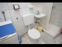 Apartmanok Kira - 20 M from the beach : A1(4+1) Seget Vranjica - Riviera Trogir  - Apartman - A1(4+1): fürdőszoba toalettel