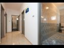 Apartmanok Mare - 30 m from pebble beach: SA1(2), SA2(2), A3(4), A4(4), A5(8) Seget Vranjica - Riviera Trogir  - Apartman - A5(8): folyosó