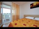 Apartmanok Mare - 30 m from pebble beach: SA1(2), SA2(2), A3(4), A4(4), A5(8) Seget Vranjica - Riviera Trogir  - Apartman - A5(8): hálószoba