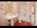 Apartmanok és szobák Jare - in old town R1 zelena(2), A2 gornji (2+2) Trogir - Riviera Trogir  - Apartman - A2 gornji (2+2): fürdőszoba toalettel