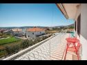 Apartmanok Tomi - with large terrace (60m2): A1(4) Trogir - Riviera Trogir  - Apartman - A1(4): a terasz kilátása