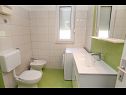Apartmanok Laura - 20m from the sea A4(6) Trogir - Riviera Trogir  - Apartman - A4(6): fürdőszoba toalettel
