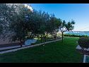 Apartmanok Marijan - beautiful view: A1(6) Trogir - Riviera Trogir  - kert