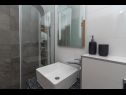 Apartmanok Marijan - beautiful view: A1(6) Trogir - Riviera Trogir  - Apartman - A1(6): fürdőszoba toalettel