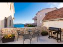 Apartmanok Marijan - beautiful view: A1(6) Trogir - Riviera Trogir  - rostély (ház és környéke)