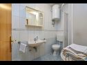 Apartmanok Ivanka - 200 m from sea: A1(4) Trogir - Riviera Trogir  - Apartman - A1(4): fürdőszoba toalettel