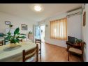 Apartmanok Ivanka - 200 m from sea: A1(4) Trogir - Riviera Trogir  - Apartman - A1(4): nappali