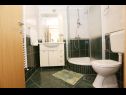 Apartmanok Davorka - 50m from the sea A1(2+2), A2(2+2) Trogir - Riviera Trogir  - Apartman - A1(2+2): fürdőszoba toalettel