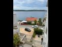 Apartmanok Marin2- near beach: A3(4+2) Trogir - Riviera Trogir  - parkoló (ház és környéke)