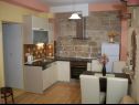 Apartmanok és szobák Jare - in old town R1 zelena(2), A2 gornji (2+2) Trogir - Riviera Trogir  - konyha ebédlővel