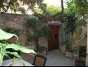 Apartmanok és szobák Jare - in old town R1 zelena(2), A2 gornji (2+2) Trogir - Riviera Trogir  - kerti terasz