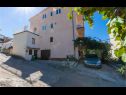 Apartmanok Mare - comfortable apartment : A1(5), A2(5) Trogir - Riviera Trogir  - parkoló