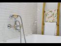 Apartmanok Tom - panoramic sea view: A1(6) Trogir - Riviera Trogir  - Apartman - A1(6): fürdőszoba toalettel