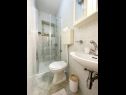 Apartmanok Mihaela - sea view : A1(5+1), A2(4), SA3(2) Trogir - Riviera Trogir  - Apartman - A1(5+1): fürdőszoba toalettel
