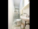 Apartmanok Mihaela - sea view : A1(5+1), A2(4), SA3(2) Trogir - Riviera Trogir  - Apartman - A1(5+1): fürdőszoba toalettel