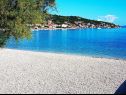 Házak a pihenésre Neve - 30 m from sea: H(6+2) Vinisce - Riviera Trogir  - Horvátország  - strand