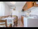 Apartmanok Kosta - 70m from sea : A1(2+1), A2(4+2) Vinisce - Riviera Trogir  - Apartman - A1(2+1): konyha ebédlővel