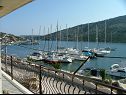 Apartmanok Mar - 10m from the sea: A1(5+1), A2(6) Vinisce - Riviera Trogir  - a terasz kilátása (ház és környéke)