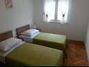 Apartmanok Branko - close to the sea : A1(4+1) Vinisce - Riviera Trogir  - Apartman - A1(4+1): hálószoba