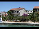 Apartmanok Mar - 10m from the sea: A1(5+1), A2(6) Vinisce - Riviera Trogir  - ház