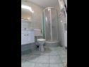 Apartmanok Josi - 150 m from sea: A1(4+1), A2(4+1), A4(4+1) Vinisce - Riviera Trogir  - Apartman - A1(4+1): fürdőszoba toalettel