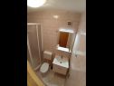 Apartmanok Josi - 150 m from sea: A1(4+1), A2(4+1), A4(4+1) Vinisce - Riviera Trogir  - Apartman - A2(4+1): fürdőszoba toalettel