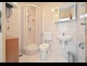 Apartmanok Josi - 150 m from sea: A1(4+1), A2(4+1), A4(4+1) Vinisce - Riviera Trogir  - Apartman - A2(4+1): fürdőszoba toalettel