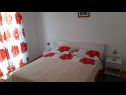 Apartmanok Mare - with parking : A1(4+1) Vinisce - Riviera Trogir  - Apartman - A1(4+1): hálószoba