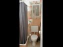 Apartmanok Natad - sea view : A1(4) Vinisce - Riviera Trogir  - Apartman - A1(4): fürdőszoba toalettel