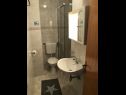 Apartmanok Ante - perfect sea view: A1(2+2), A2(2+2) Vinisce - Riviera Trogir  - Apartman - A2(2+2): fürdőszoba toalettel