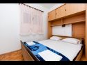 Apartmanok Jere - 30 m from beach: A1(4+1), A2(2+1) Vinisce - Riviera Trogir  - Apartman - A2(2+1): hálószoba
