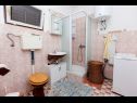 Apartmanok Jere - 30 m from beach: A1(4+1), A2(2+1) Vinisce - Riviera Trogir  - Apartman - A1(4+1): fürdőszoba toalettel