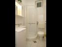 Apartmanok Kostarina A1(2+1), A2(2+1), A3(2+1) Preko - Ugljan sziget  - Apartman - A1(2+1): fürdőszoba toalettel