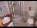 Apartmanok Sora - 80 m from sea: A1(2+1), A2(4+2) Preko - Ugljan sziget  - Apartman - A2(4+2): fürdőszoba toalettel
